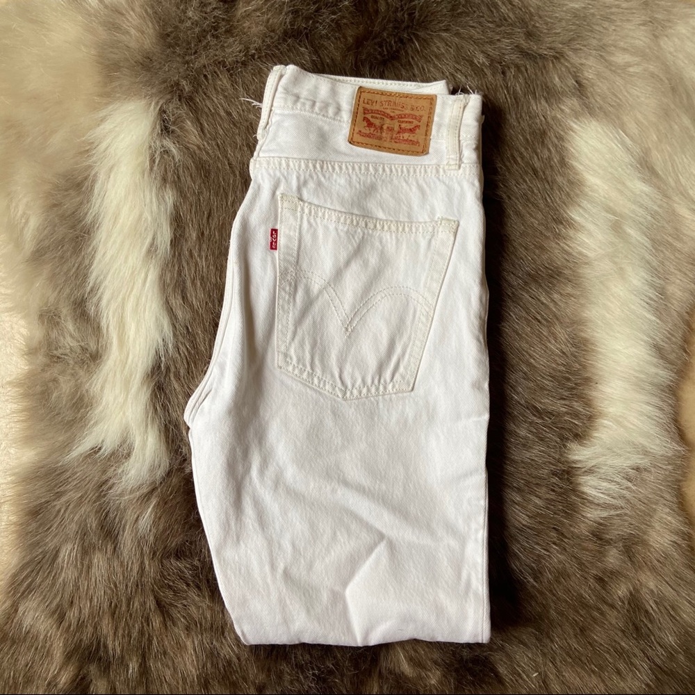 Frayed Cropped Levi’s